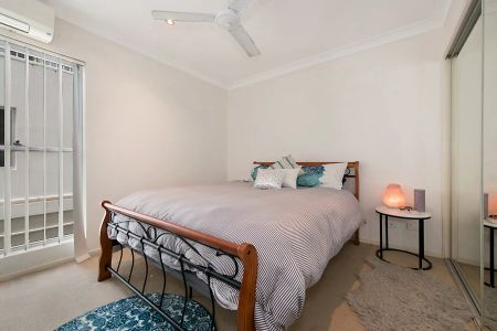 3 Bedroom Unit Clontarf just 350 metres to the water Contact Julie Sykes 0438 050 110 Weekly rent will increase to $ on 2/11/2026 - Photo 2