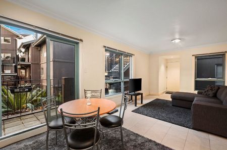 Hidden gem in prime precinct - Photo 2