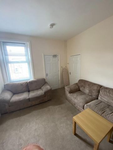 3 bedroom maisonette to rent - Photo 2