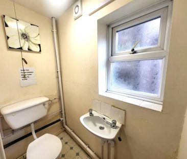 1 bedroom in a house share to rent - Photo 6