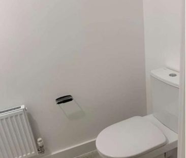 Edge Lane, Manchester, M11 - Photo 3