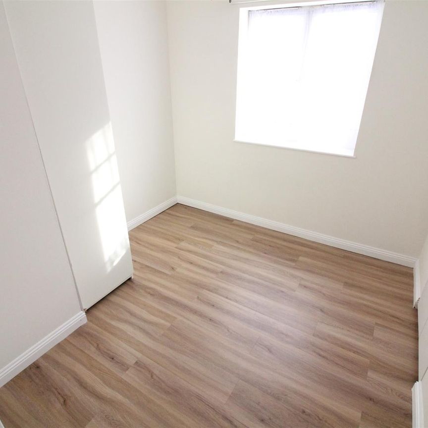 Warwick Road, West Drayton - Photo 1