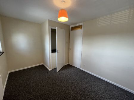 Thatcham Court, Yeovil - Photo 3