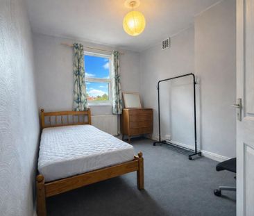 4 bedroom terraced house to rent - Photo 6