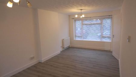 2 bedroom end of terrace house to rent - Photo 3