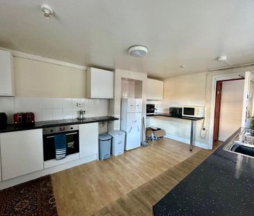1 bedroom in a house share to rent - Photo 5