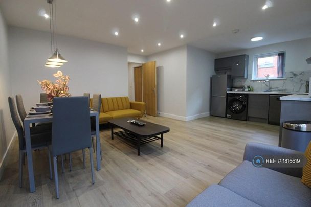 2 bedroom flat to rent - Photo 1