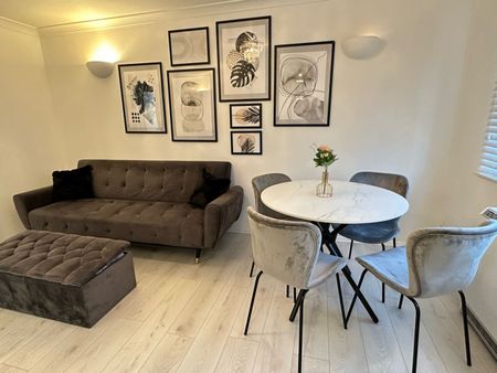 1 Bed Flat, Henry Doulton Drive, SW17 - Photo 3