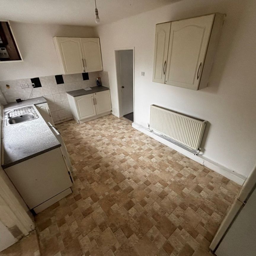 3 bed Terraced - To Let - Photo 1