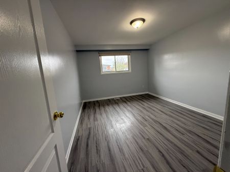 For Lease - 3172 Mallbridge Crescent, Mississauga, Ontario - Photo 5