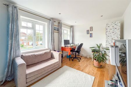 5 bedroom semi-detached house to rent - Photo 2