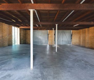 Charming Family Home in Prime Silkstone Location!! - Photo 6