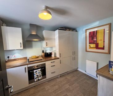 3 bedroom semi-detached house to rent - Photo 3