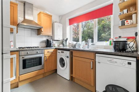 4 bedroom semi-detached house to rent - Photo 5