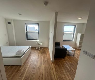 Studio to rent - Photo 1