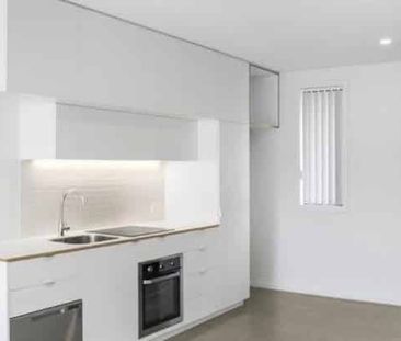 Charming 2BR Townhouse in Petone - Photo 4