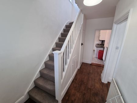 4 Bed Student Accommodation - Photo 3