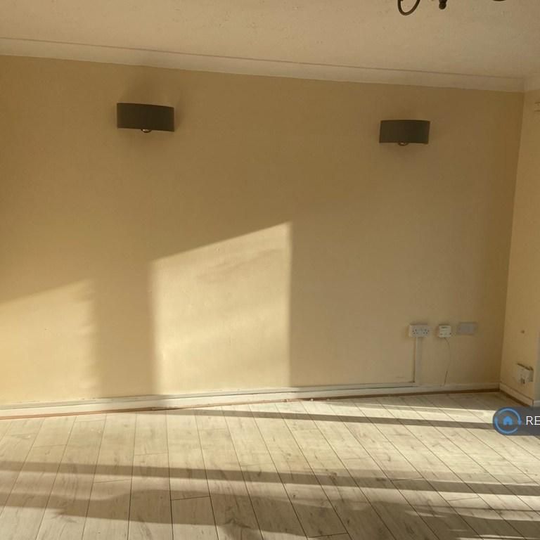 3 bedroom end of terrace house to rent - Photo 1