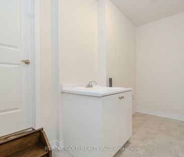 Townhouse For Lease | N8084306 - Photo 6