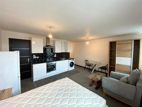 Studio to rent - Photo 1