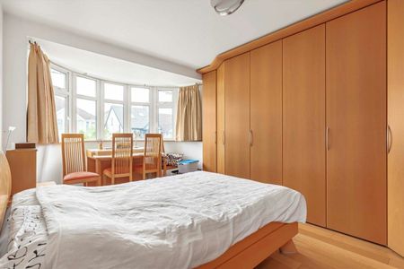 Highland Avenue, Hanwell, W7 - Photo 2