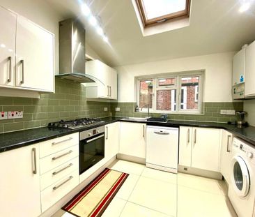 4 bedroom terraced house to rent - Photo 2