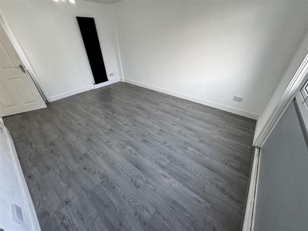 3 bedroom end of terrace house to rent - Photo 4
