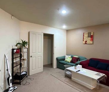 Safe, Spacious & Close to Everything Your Fami... - Photo 5