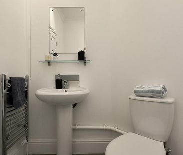 6 bedroom house to rent - Photo 2