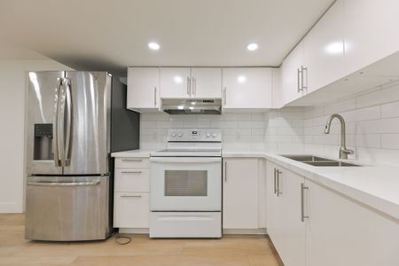 For Lease - 8 Mcnally Street, Halton Hills, Ontario - Photo 2