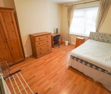 To Rent Canford Road, Wallisdown, Bournemouth, BH11 £1,550 pcm Tena... - Photo 2