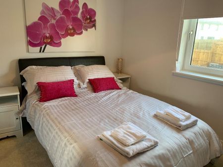 4 bedroom detached house to rent - Photo 5