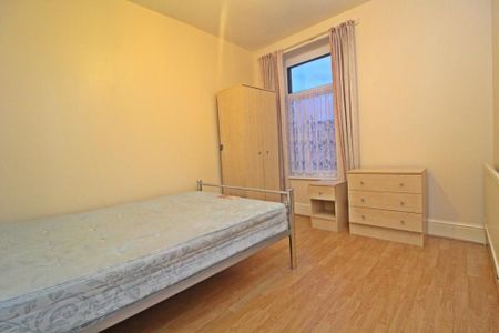 4 bedroom terraced house to rent - Photo 5