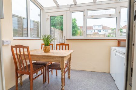 4 Bed Terraced House, Mortimer Road, BS34 - Photo 2