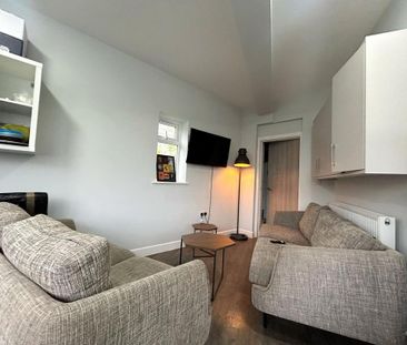 1 bedroom in a house share to rent - Photo 2