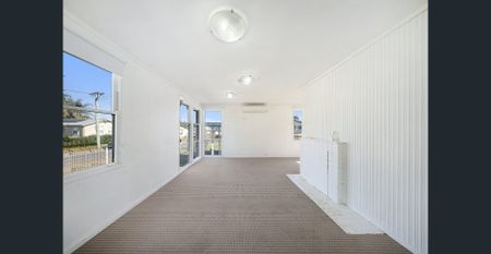 Family Friendly Home - Photo 2