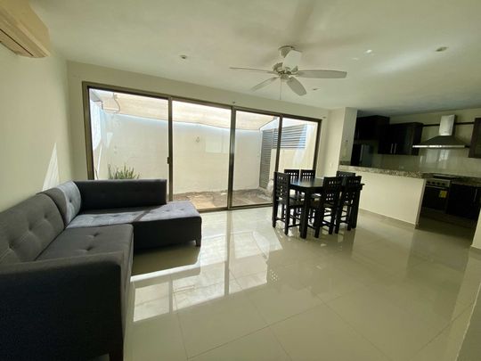 Townhouse de 3 recámaras, amueblado, dentro de privada. - Photo 1