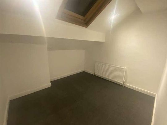 Halifax Road,keighley, BD21 - Photo 1