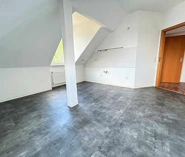Wohntraum im Dachgeschoss mit Blick über die Dächer Dresdens! - Photo 1
