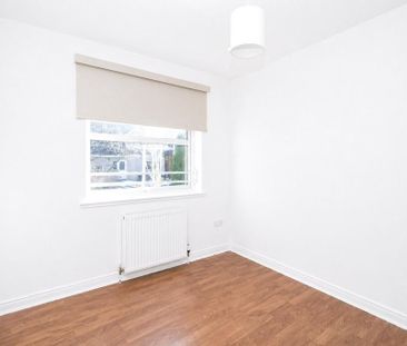 3 bedroom flat to rent - Photo 6