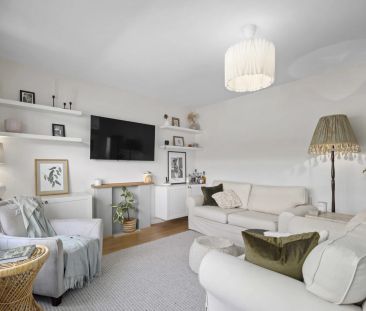 Light, Bright & Renovated - Photo 2