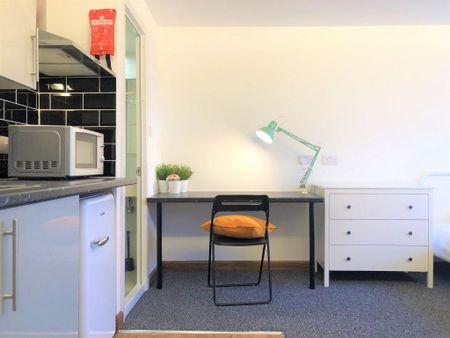 Studio to rent - Photo 2