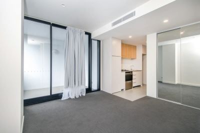 One Bedroom Unit in Arena Building - Photo 1