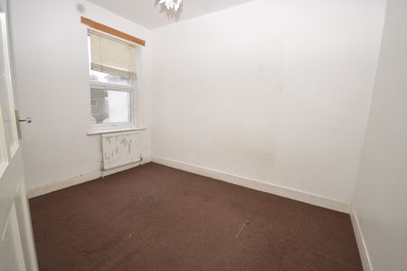3 Bed Terraced House, Norfolk Road, E6 - Photo 4