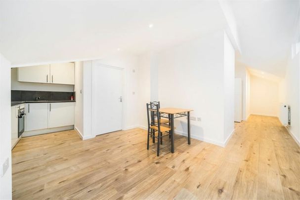 Brent Cross Gardens - Photo 1