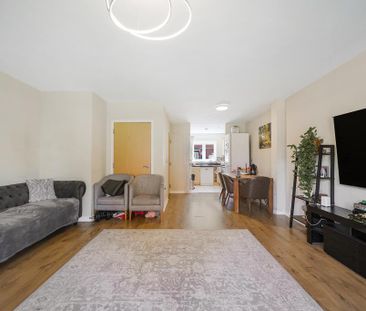 4 bedroom townhouse to rent - Photo 3