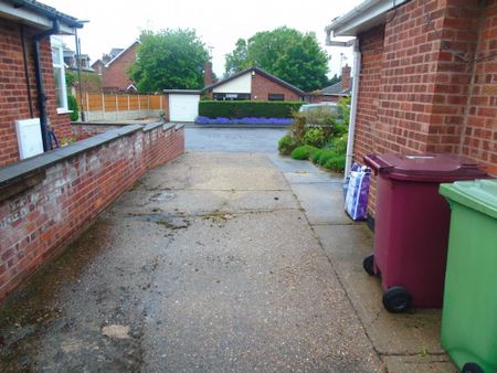 3 bedroom bungalow to rent - Photo 2