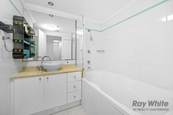 Modern Apartment With Two Balconies - Prime Chatswood Location - Photo 1