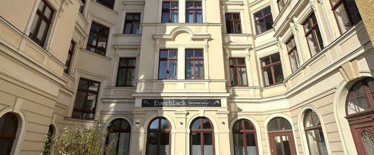 Einzigartige 6-Zimmer-Wohnung mit großer Küche, Bad mit Badewanne und Gäste-WC - Foto 1