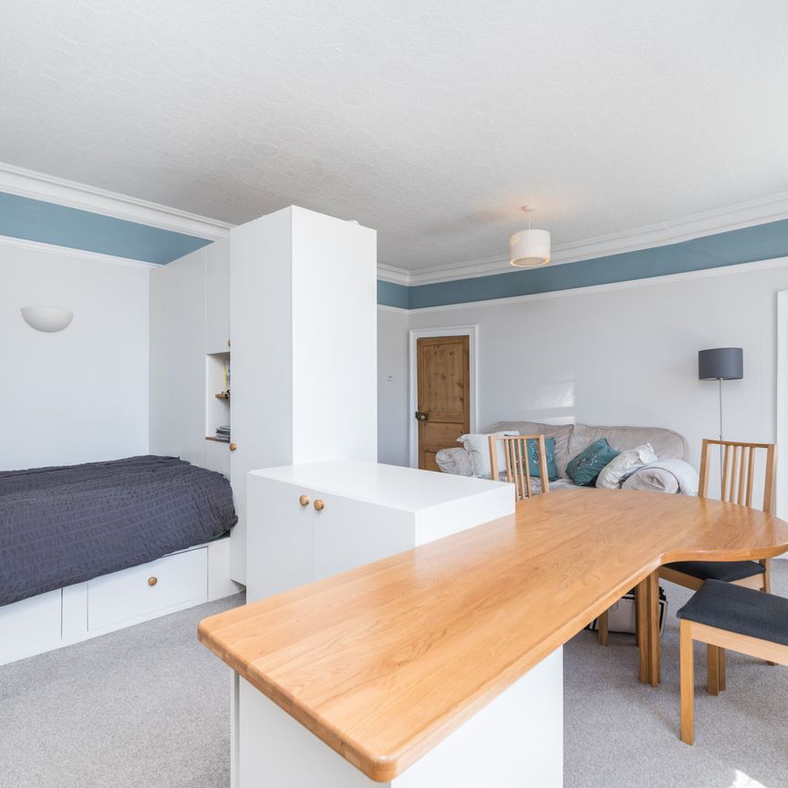 Neville House, 137 London Road, Twickenham, TW1 flat to rent - Photo 1